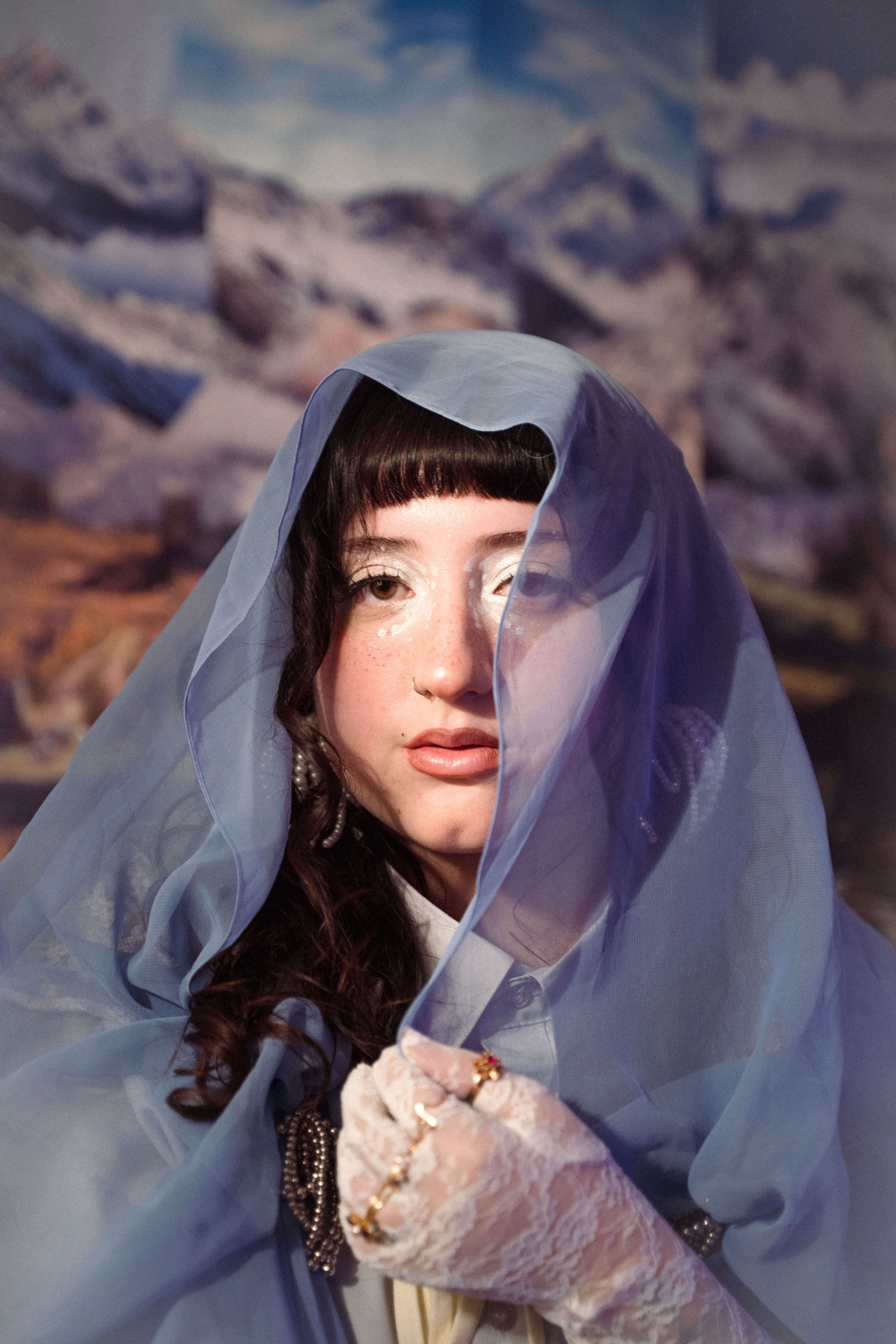 ceci estrena videoclip de Exceso Emocional junto a La Magdalena